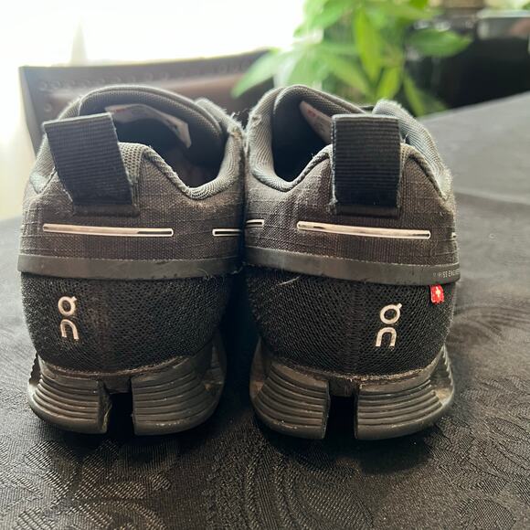 On cloud black/ silver logo running shoes women 7.5 - Picture 11 of 13